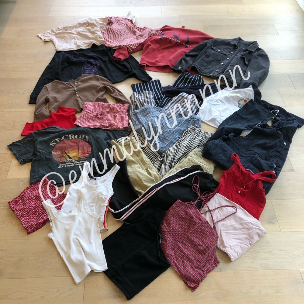 BRANDY MELVILLE MYSTERY BUNDLES - Picture 6 of 8